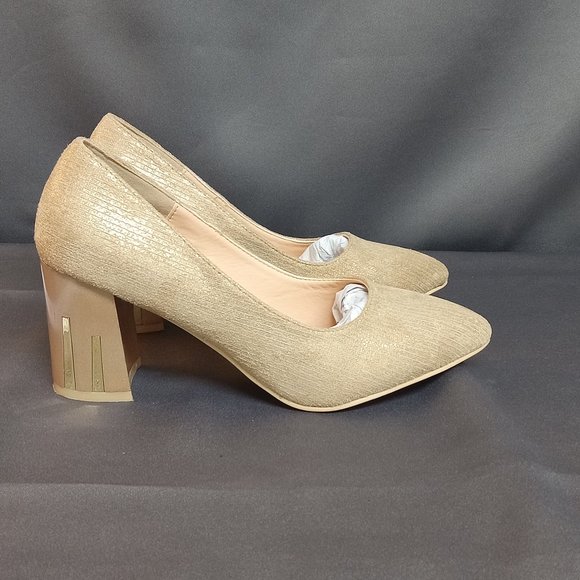 Gold Classique Heels , Size 9 - Picture 1 of 13